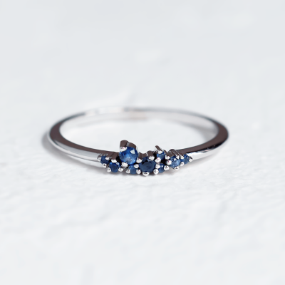 Gold ring with sapphires CLUSTER