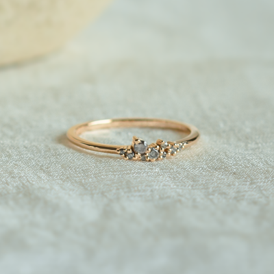 Zlatý minimalistický prstýnek s diamanty salt and pepper CLUSTER