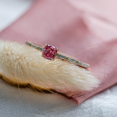 Engagement ring with pink lab grown diamond CORALINE