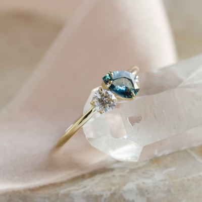 Toi et Moi engagement ring with blue pear sapphire and round diamond COUPLE