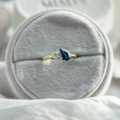 Toi et Moi engagement ring with blue pear sapphire and round diamond COUPLE