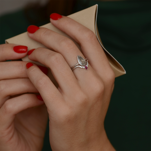 Gold diamond ring with ruby CROWN