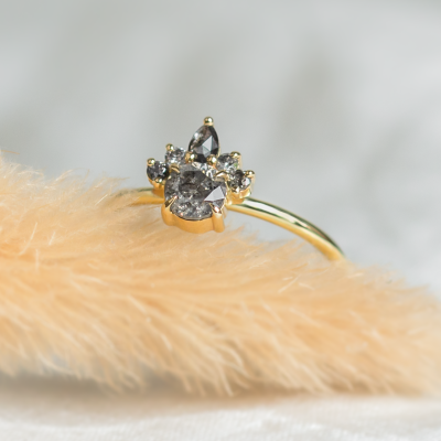 Romantic ring with salt and pepper diamonds DAF