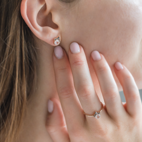 Romantic ring with morganite and salt and pepper diamonds DAPHNE