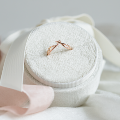 Gold minimalist leaf ring with diamonds DOFA