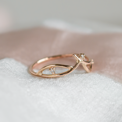 Minimalistický zlatý prsten s diamanty DOFA