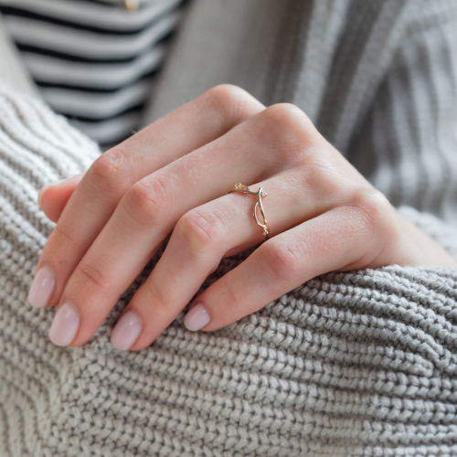 Gold minimalist leaf ring with diamonds DOFA