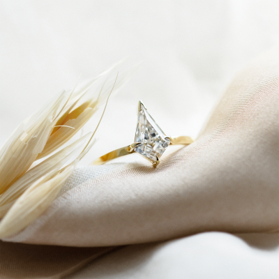Original engagement ring with kite moissanite DOMITIA
