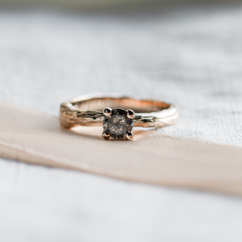 Prsten ve tvaru větvičky se salt and pepper diamantem DREAM