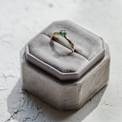 Zlatý prsten se smaragdem DREM