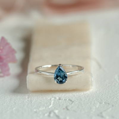 Gold ring with london blue topaz DROP