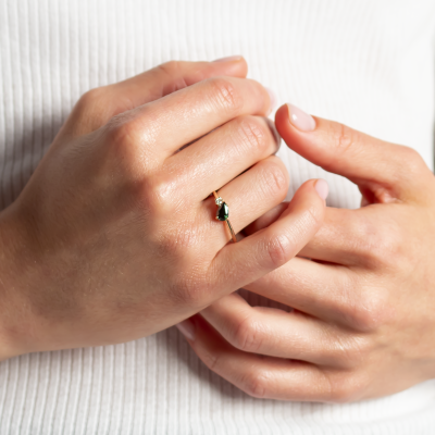Moi et Toi ring with green lab grown and white diamond DUALITY