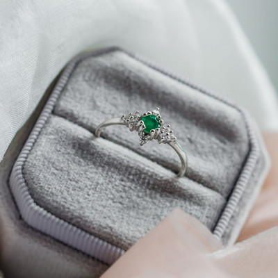 Gold emerald ring with diamonds ELA
