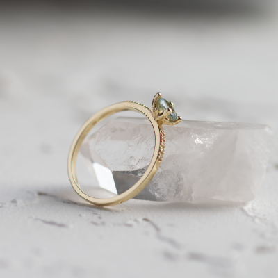 Elegantní zlatý prsten s akvamarínem a diamanty ELYSIA