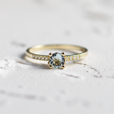 Elegantní zlatý prsten s akvamarínem a diamanty ELYSIA