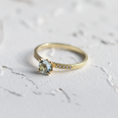 Elegantní zlatý prsten s akvamarínem a diamanty ELYSIA