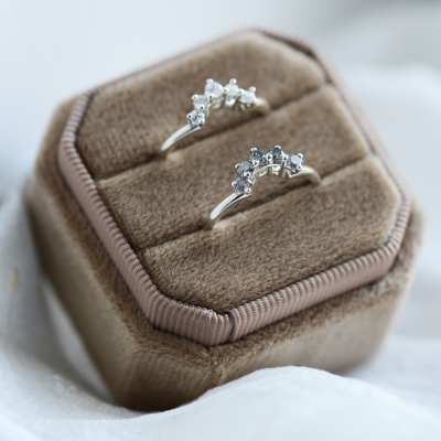 Vykrojený snubní prsten se salt'n'pepper diamanty ENZO