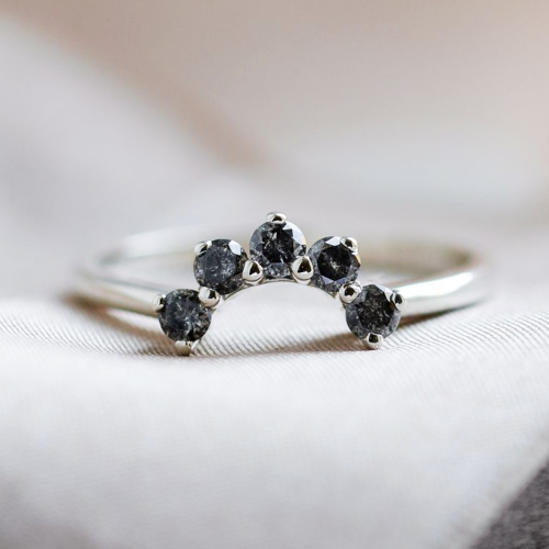 Vykrojený snubní prsten se salt'n'pepper diamanty ENZO