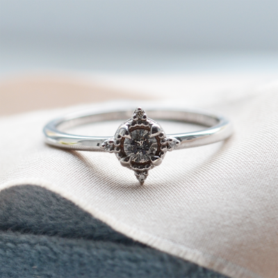 Romantic salt and pepper diamond ring ESTRELLA