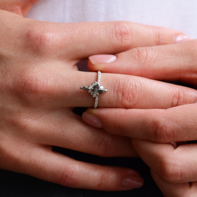 Engagement cluster ring with salt'n'pepper diamonds FIORENTINA