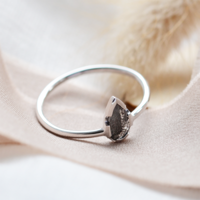 Unusual engagement ring with salt'n'pepper diamond GARDA