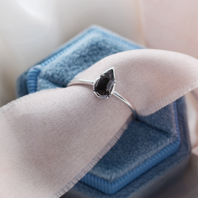 Unusual engagement ring with salt'n'pepper diamond GARDA