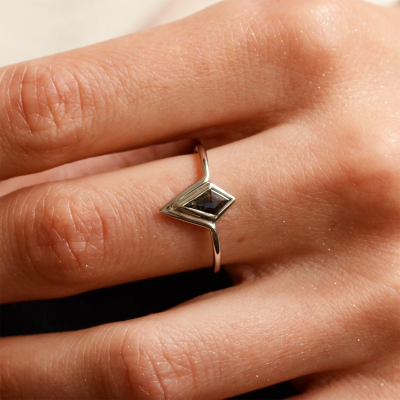 Non-traditional ring with kite salt'n'pepper diamond GIRALDA