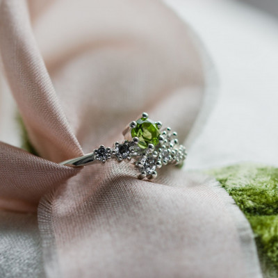 Cluster ring with peridot and diamonds GOOSEBERRY