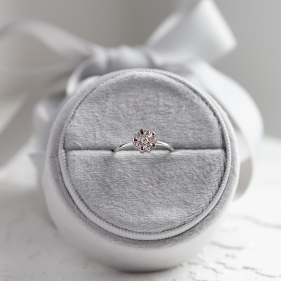 GRAC gold diamond flower shape ring
