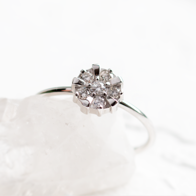 GRAC gold diamond flower shape ring