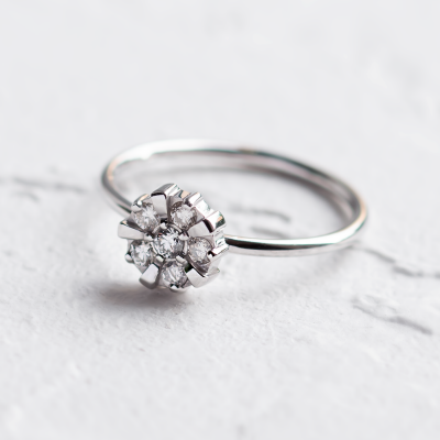 GRAC gold diamond flower shape ring