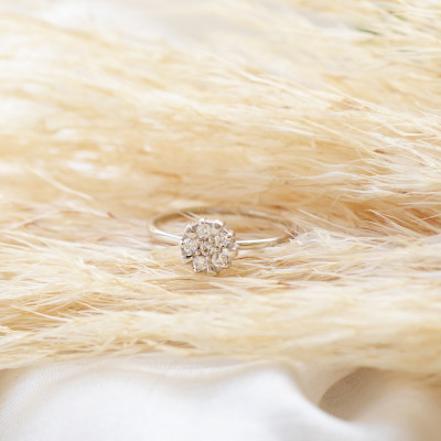 Zlatý prsten ve tvaru květiny s diamanty GRAC