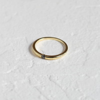 Minimalist engagement ring with salt'n'pepper diamond HAIMER