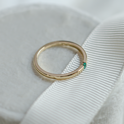 Minimalist ring with emerald HAIMERALD
