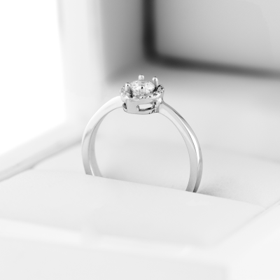 Platinový zásnubní prsten s diamanty HALOY