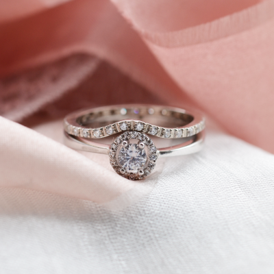 Zlatý zásnubní halo prsten s diamanty HALOY