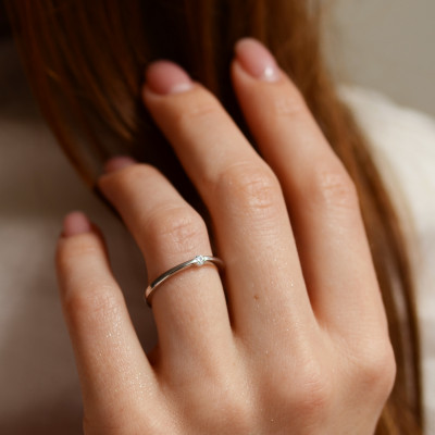 Jednoduché zlaté snubní prsteny s diamantem HAMEN