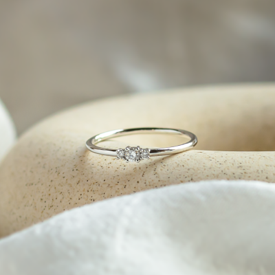 Minimalist ring with lab-grown diamonds HANOI