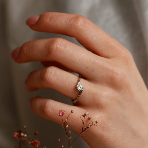 Elegant engagement ring with lab-grown diamond HELSO