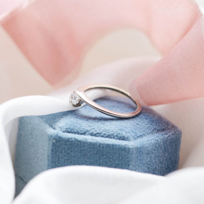 Platinový zásnubní prsten s diamantem HELSE
