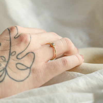 Minimalist ring with hexagon salt'n'pepper diamond HEXI