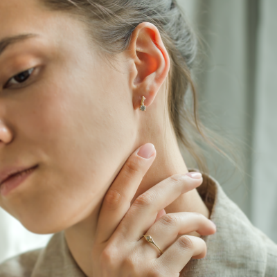 Stud earrings with salt and pepper diamonds and twig element ERNA