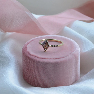 Original ring with salt'n'pepper diamond JACKIE