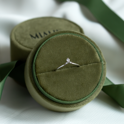 Fine gold ring with lab created diamonds JANA