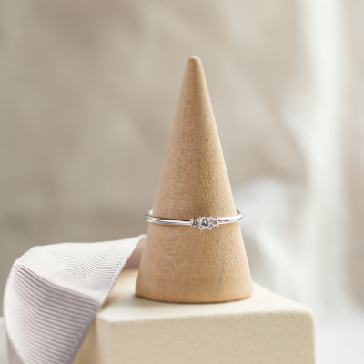 Minimalist ring with diamonds HANNAH