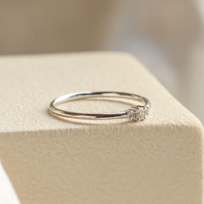 Minimalist ring with diamonds HANNAH