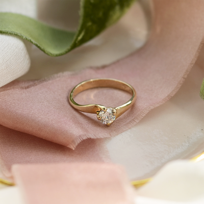 Elegant engagement ring with lab-grown diamond JURO