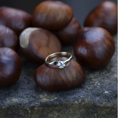 Elegant engagement ring with lab-grown diamond JURO