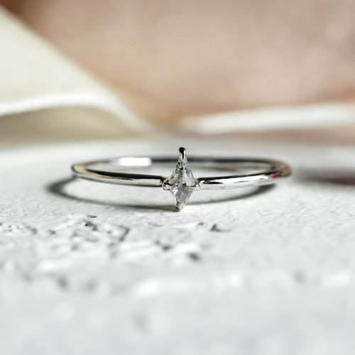 Minimalist ring with kite salt and pepper diamond KATE
