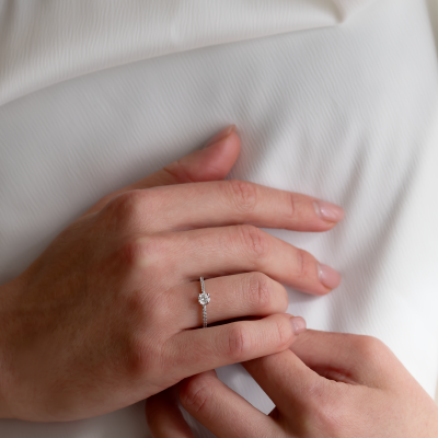 Minimalistický zásnubní prsten s lab-grown diamanty 0.38ct KATIA